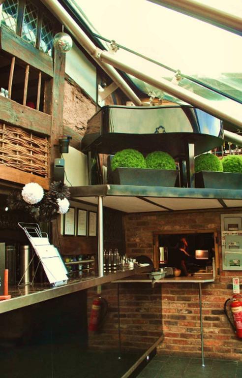 Cheshire Cat Hotel Нантуич Екстериор снимка